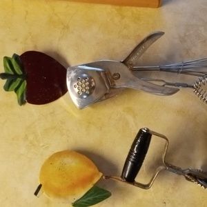 Irvin Ware kitchen Garlic Press etc